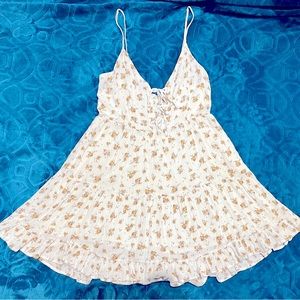 NWOT Junior’s Garage Floral Babydoll Summer Dress (White & Yellow) Size M